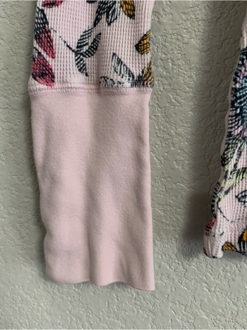 Sundance Tee Top Women M Floral Thermal Waffle Velvet Button Cuff Trim Boho Pink - Picture 6 of 16